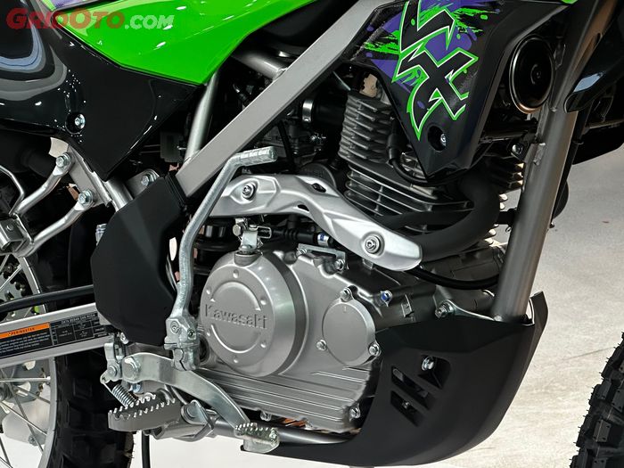 Mesin Kawasaki KLX150 XPL menggunakan mesin single silinder 144 cc dengan karburator