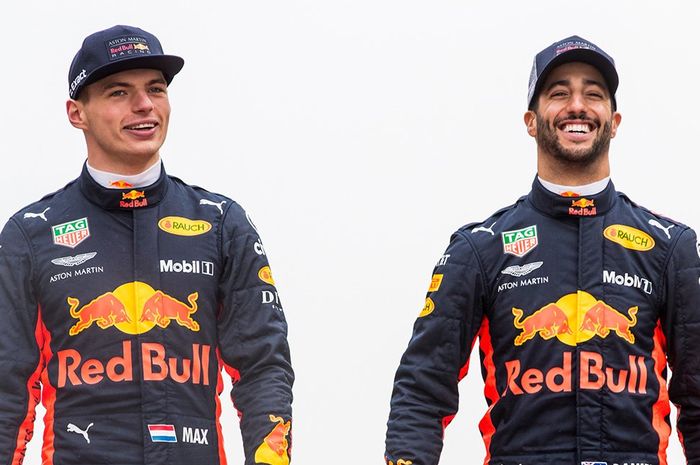 Daniel Ricciardo (kanan) dan Max Verstappen (kiri)