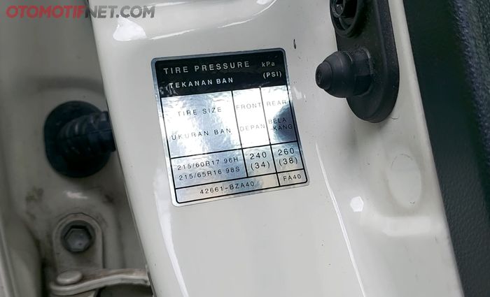 Stiker tekanan angin ban mobil