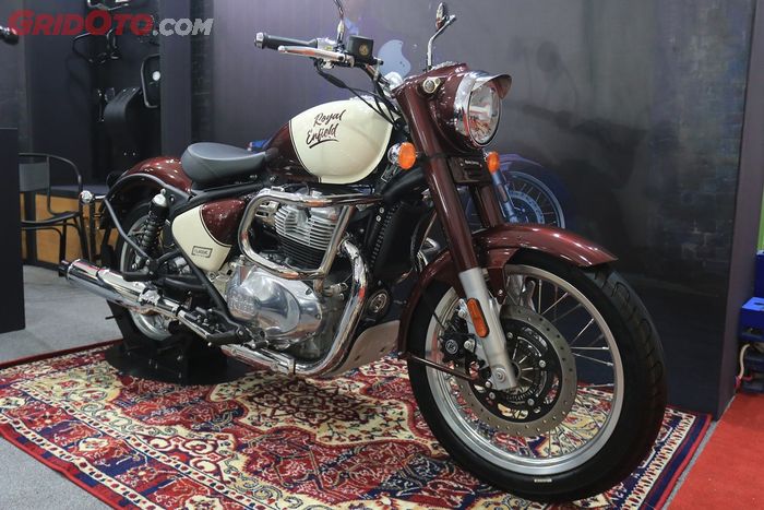 Royal Enfield Classic 650 Vallam Red dan Brunthingthorpe Blue dijual seharga Rp 236,1 juta.