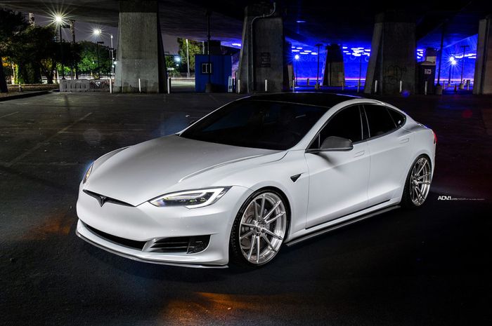 Modifikasi Tesla Model S genteng maksimal modal ubahan minimalis