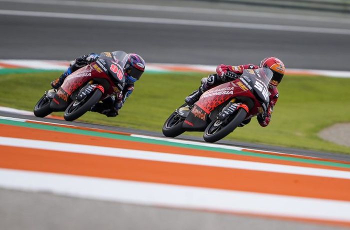 Dua pembalap 'Tim Indonesia' Indonesia Racing Gresini Moto3, Jose Antonio Rueda (kiri) dan Jeremy Alcoba (kanan)