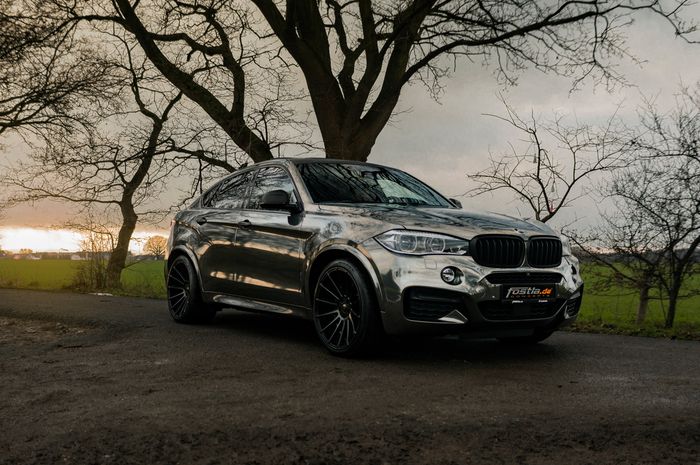 BMW X6 pakai kelir black chrome