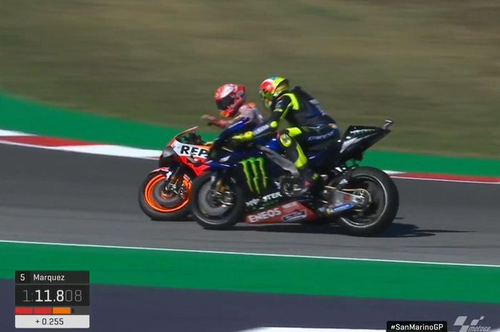 Marc Marquez hampir bertabrakan dengan Valentino Rossi di kualifikasi dua (Q2) MotoGP San Marino 2019