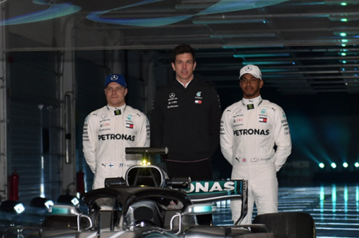 Lewis Hamilton, Valtteri Bottas, dan bos tim Toto Wolff