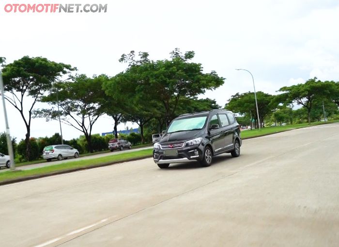 Angka deselarasi Confero S tipe C dari 100-0 km/jam tergolong jauh, hanya bisa mencatatkan 66,6 meter 