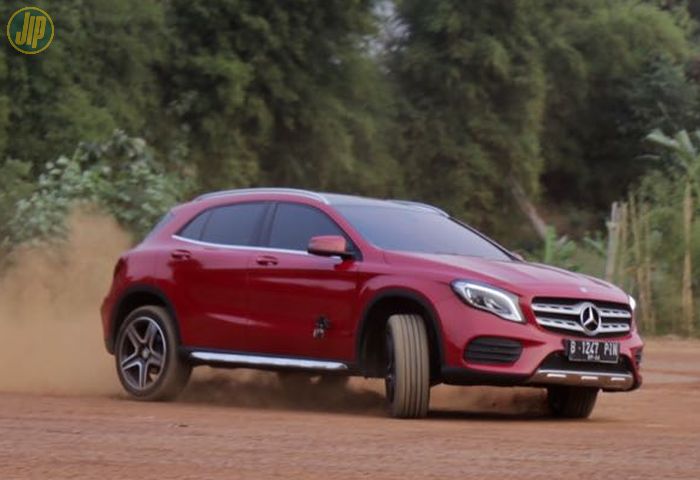 Mercedes-Benz GLA 200 AMG Line