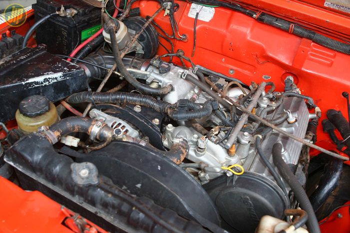Mesin F10A bawaan Suzuki Jimny LWB ditukar G15A supaya lebih bertenaga. Buat meredam panas, radiator 3 ply custom dicomot dari Toyota Kijang diesel. 