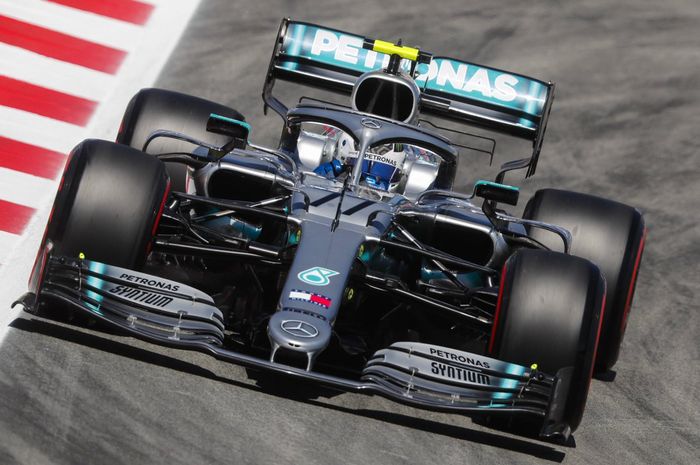 Pembalap Mercedes, Valtteri Bottas sukses mencatatkan waktu tercepat serta mengungguli duo Ferrari di FP1 F1 Spanyol 2019