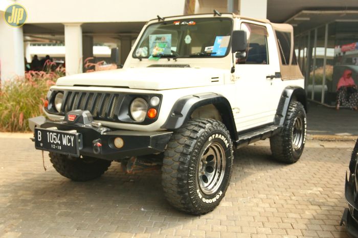 Suzuki Jimny  Lawas  Satu Ini Tampil Dengan Gaya Lewati 