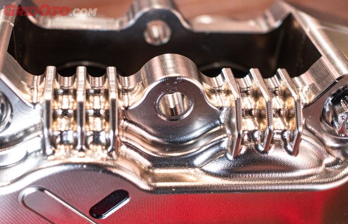 Detail kaliper XRider sangat manis dengan sentuhan mata CNC