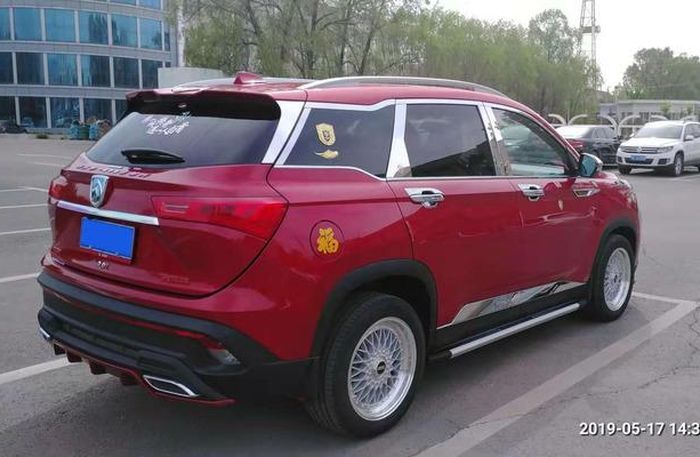 Modifikasi kembaran Wuling Almaz pakai pelek model akar BBS