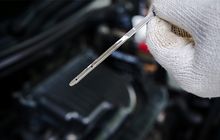 Waduh, Oli Mesin Mobil Bekas Sering Berkurang? Bisa Bikin Dompet Tipis