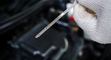Waduh, Oli Mesin Mobil Bekas Sering Berkurang? Bisa Bikin Dompet Tipis