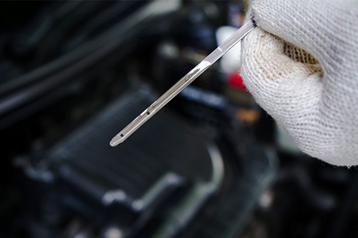 Penyebab oli mesin mobil seken makin berkurang.