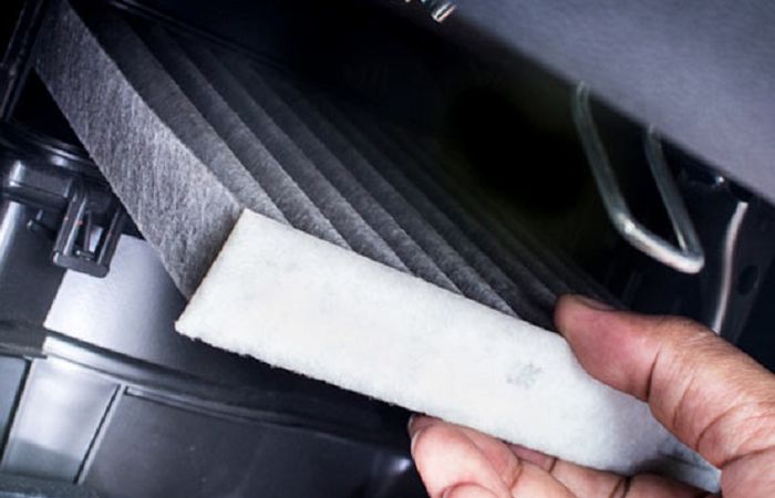 Filter kabin mobil kotor menyebabkan bau tidak sedap