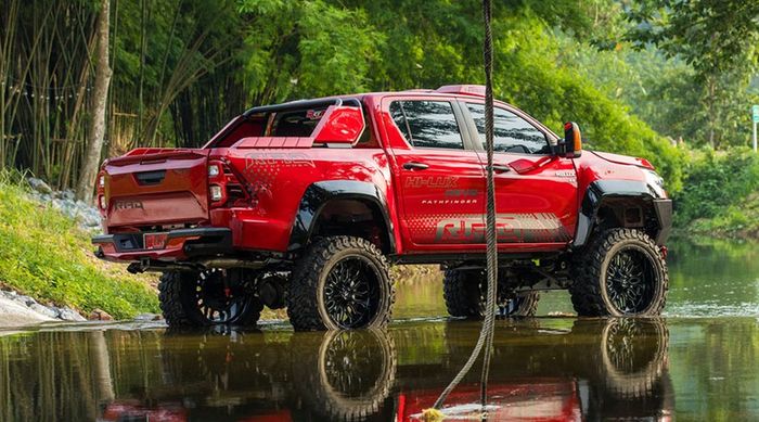 Sektor kaki-kaki Toyota Hilux juga ikut diberi sentuhan