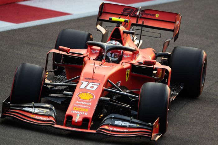 Pembalap Ferrari, Charles Leclerc mengaku tak menyangka bisa mengalahkan Lewis Hamilton dalam perebutan pole position di kualifikasi F1 Singapura
