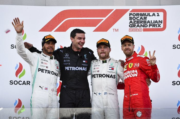 Sebastian Vettel finish ketiga di belakang dua pembalap Mercedes pada GP F1 Azerbaijan