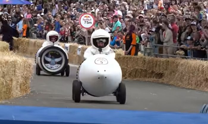 Soapbox balapan pakai mobil yang cenderung lucu alih-alih kencang
