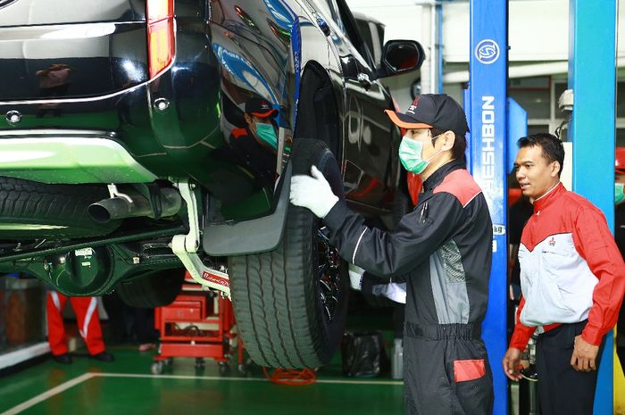 Perawatan rutin di bengkel resmi Mitsubishi