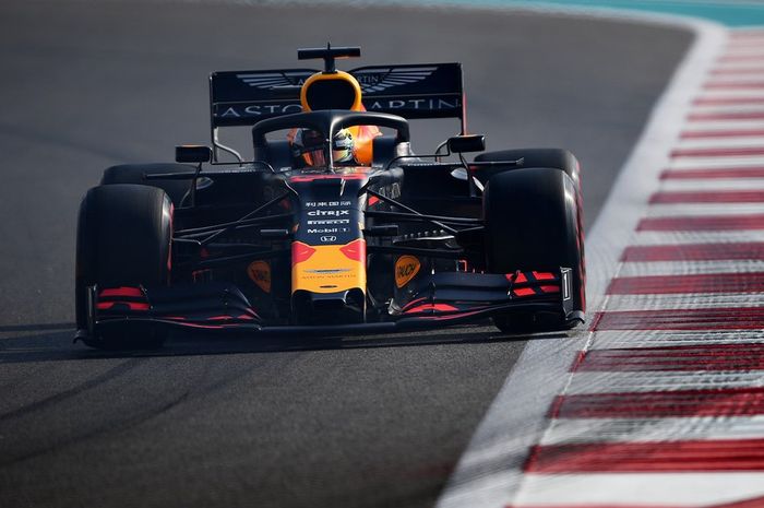 Ilustrasi. Max Verstappen saat balapan di  F1 Abu Dhabi 2019.