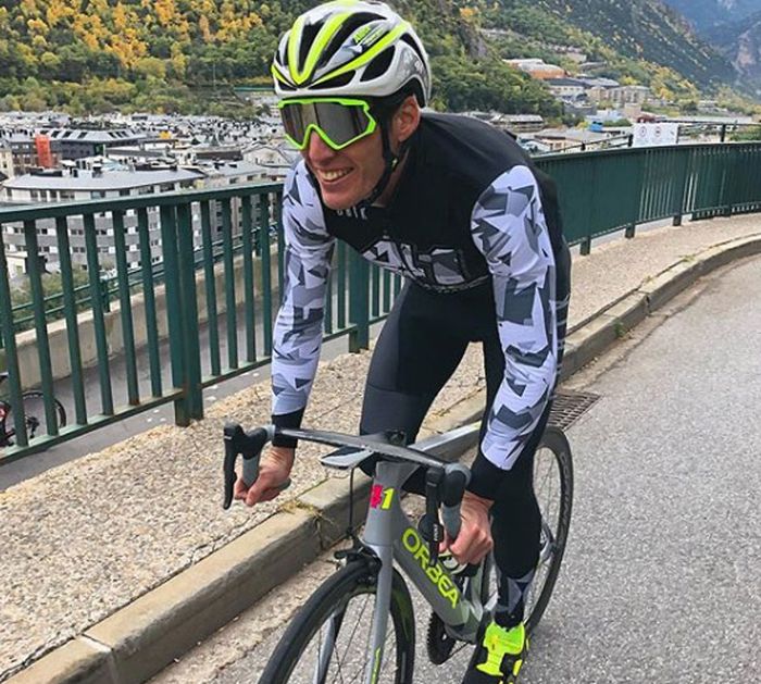 Aleix Espargaro bersepeda