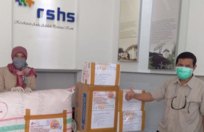 Daya Group memberikan bantuan APD kepada rumah sakit di Jawa Barat, salah satunya Rumah Sakit Hasan Sadikin, Bandung