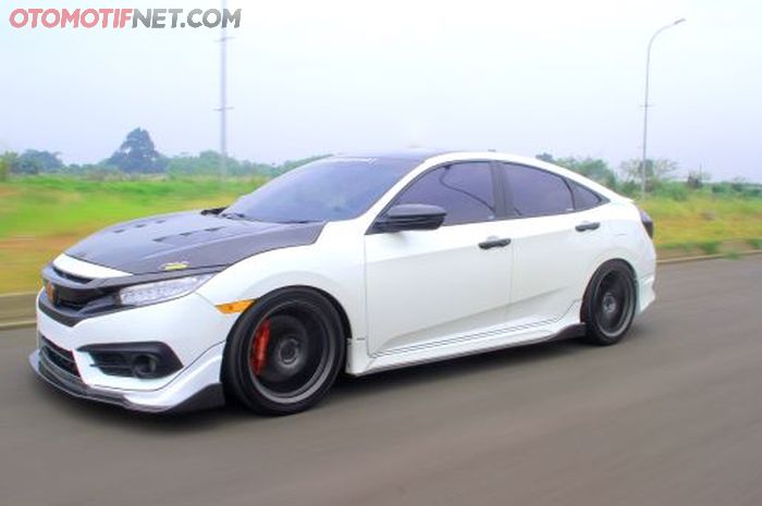 Honda Civic Turbo Sedang milik Fransiscus Xaverius Michael Alexander, sudah edisi ketiga 