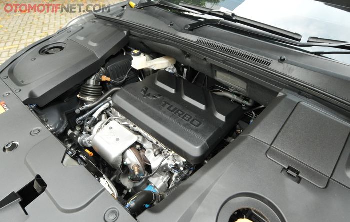 Wuling Almaz RS dikawal mesin 4 silinder 1.5 L turbo mampu muntahkan tenaga sebesar 140 hp dan 250 Nm