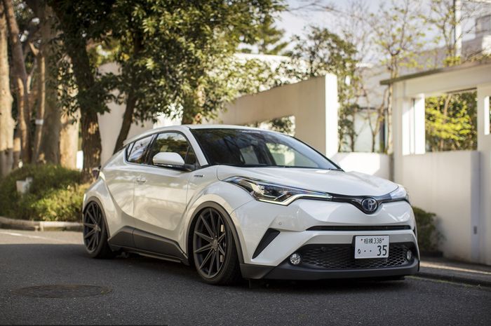 Modifikasi Toyota C-HR pakai pelek Vossen