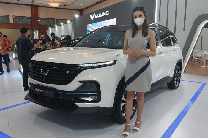 Wuling Almaz Hybrid diguyur banyak promo menarik di GJAW 2023