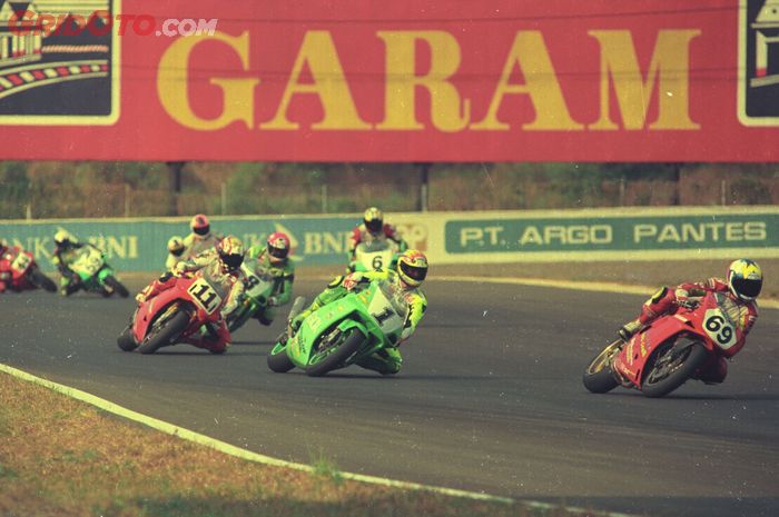 Kejuaraan dunia balap Superbike pertama kali digelar di Indonesia pada 1994 di sirkuti Sentul, Jawa Barat
