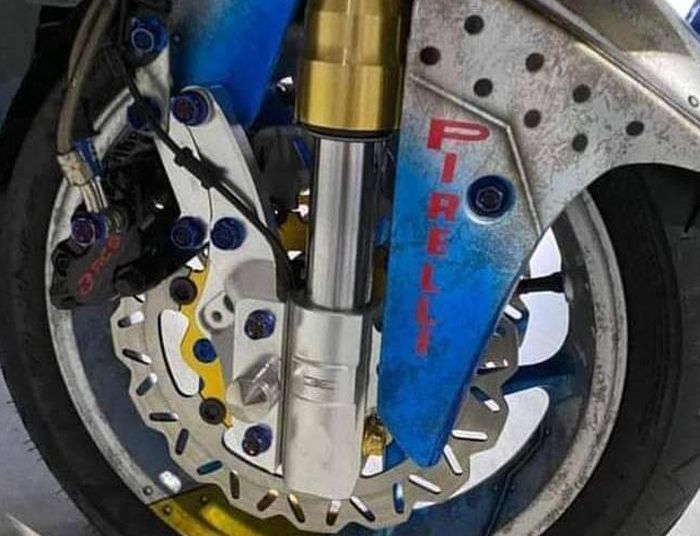 Kaki-kaki depan Yamaha Aerox custom sok upside down dan double diskbrake 