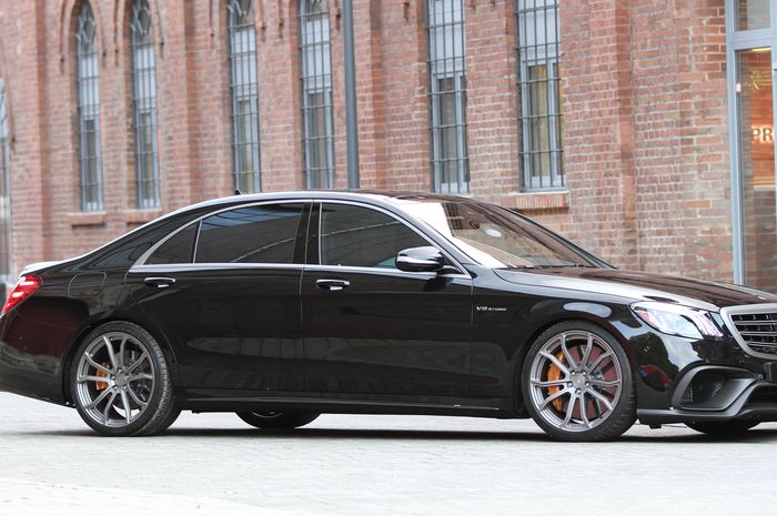 Tampilan samping modifikasi Mercedes-AMG S63 hasil garapan IMSA