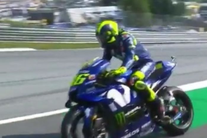 Valentino Rossi alami motor M1-nya mogok di latihan resmi pertama (FP1) MotoGP Austria