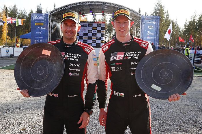Elfyn Evans (kanan) dan co-driver Scott Martin menang di Reli Finlandia 2021 membuka peluang dalam perebutan gelar