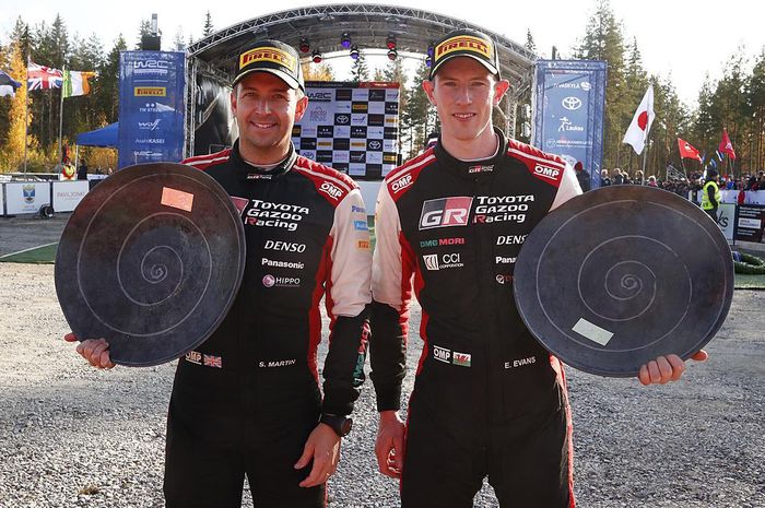 Elfyn Evans (kanan) dan co-driver Scott Martin menang di Reli Finlandia 2021 membuka peluang dalam perebutan gelar