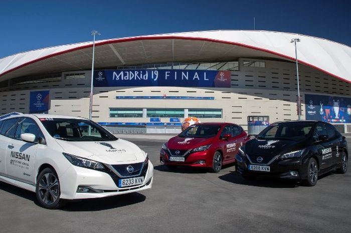 Mobil listrik Nissan Leaf yang dipakai sebagai kendaraan official Final Liga Champions