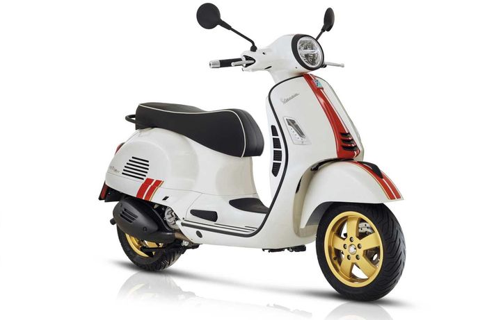 Vespa dengan balutan warna baru jika dilihat dari sisi samping depan.