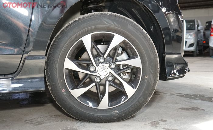 Desain dan dimensi pelek sama dengan tipe GX
