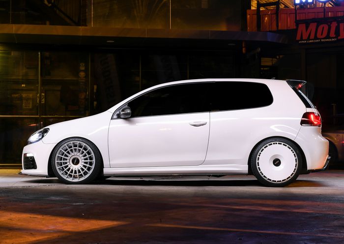 Kaki-kaki modifikasi VW Golf Mk6 GTi diupgrade guna mengimbangi performa mesin
