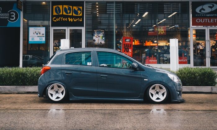 Tampilan ceper Mistubishi Mirage ditopang suspensi udara