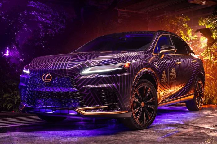 Lexus RX 500h dalam kemasan bodi dan kabin unik bertema Vlack Panther : Wakanda Forever