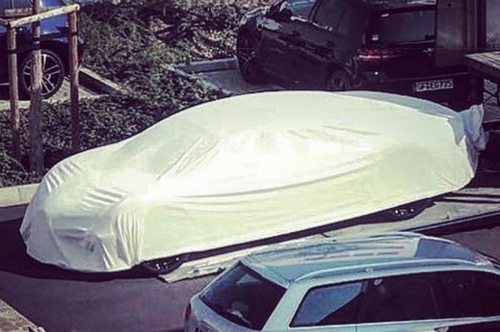 Sedan misterius yang diduga milik Bugatti