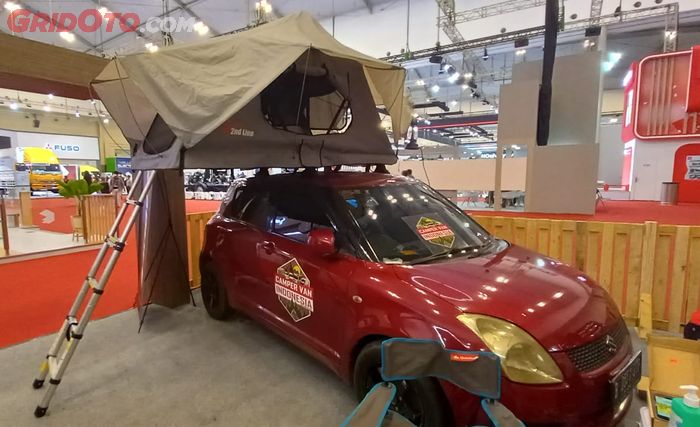 Suzuki Swift dengan rooftop tent di GIIAS 2021