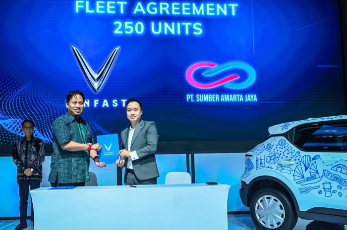 VinFast berhasil jual 500 unit mobil listrik, yang dibeli secara borongan hanya dalam waktu 1 hari di IIMS 2024