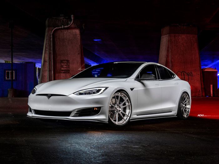 Modifikasi Tesla Model S dipercantik add-on simpel berbahan serat karbon