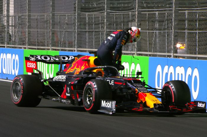 Max  Verstappen harus puas start dari posisi ketiga setelah mengalami insiden menbrak tembok di kualifikasi F1 Arab Saudi 2021