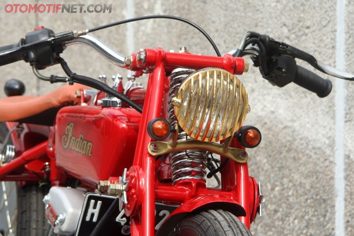 Headlamp custom dengan penambahan semacam gril&nbsp;